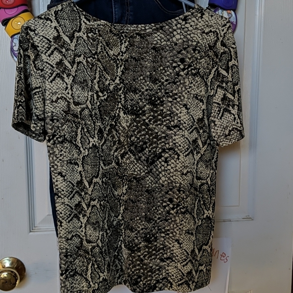 Top - Picture 2 of 2